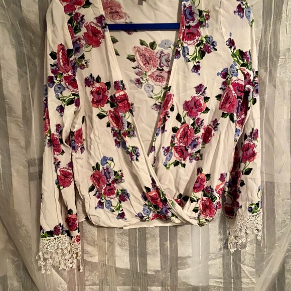 Floral long bell sleeve blouse with crochet detail - Picture 1 of 5